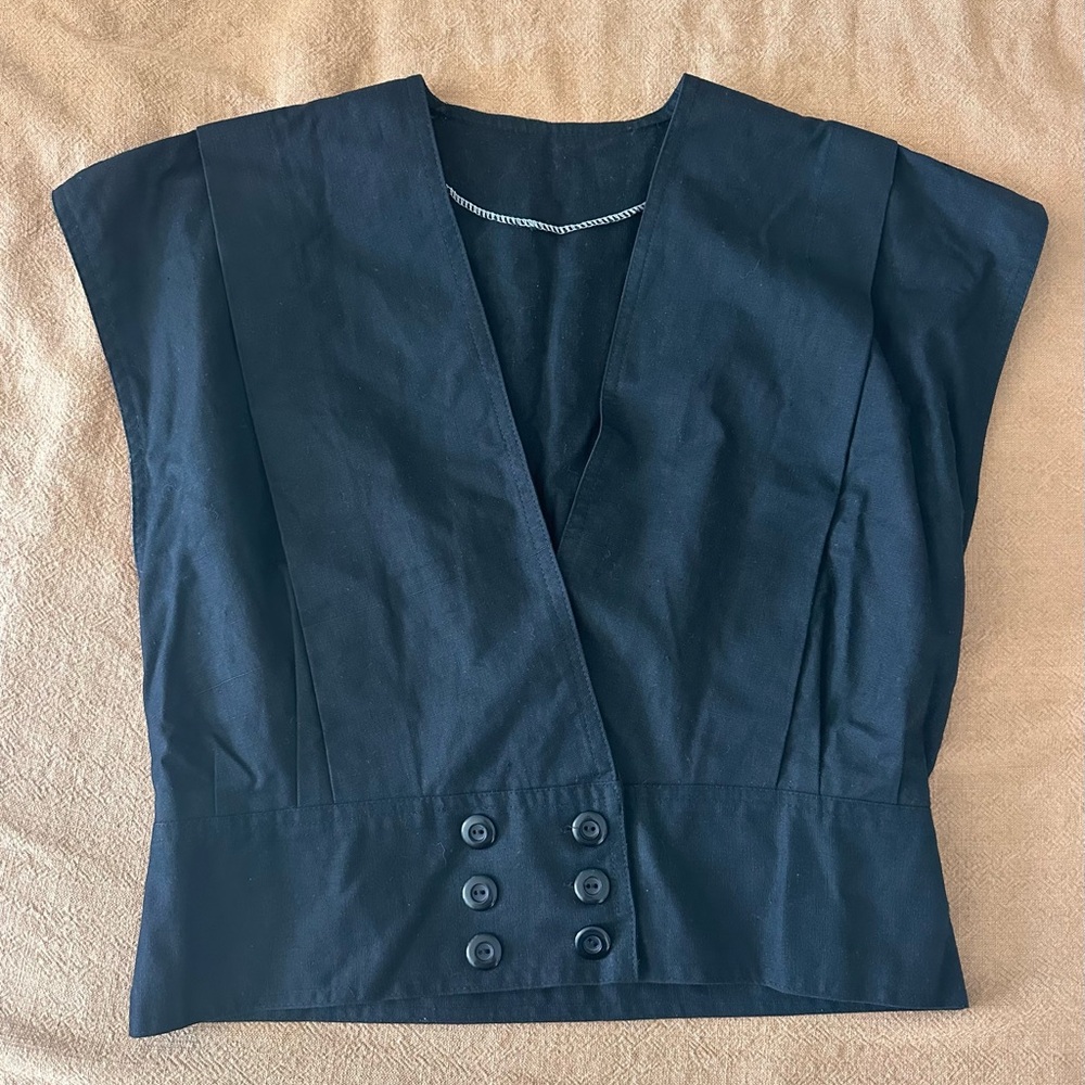 Black Sleeveless Buttoned Top